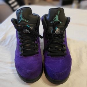 Jordan 5 retro alternate grape  size 9.5